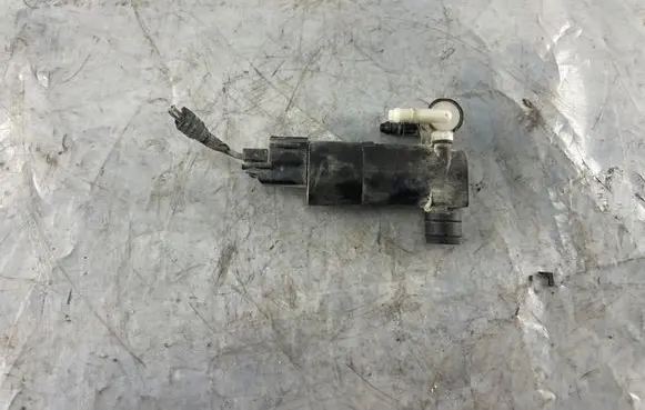 Ford Focus Windscreen/windshield washer pump BV6117K624BA