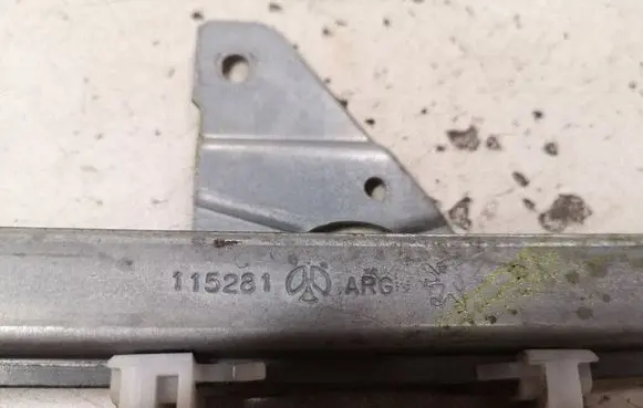 Peugeot 307 Rear door manual window regulator 115281