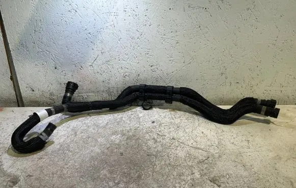 Coolant pipe/hose