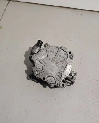 Volkswagen Touran II Vacuum pump 03L145100F