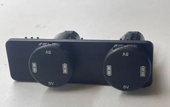 Land Rover Discovery 5 USB socket connector FK7219010AB 20170113