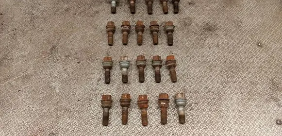 Audi Q7 4L Nuts/bolts 