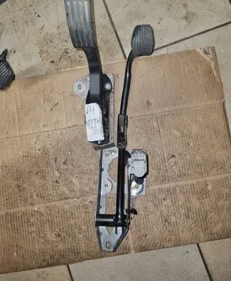 Ford Focus Pedal assembly BV612467GB