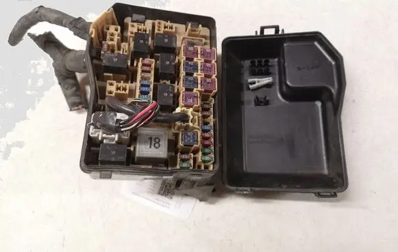 Toyota Avensis Verso Fuse box set