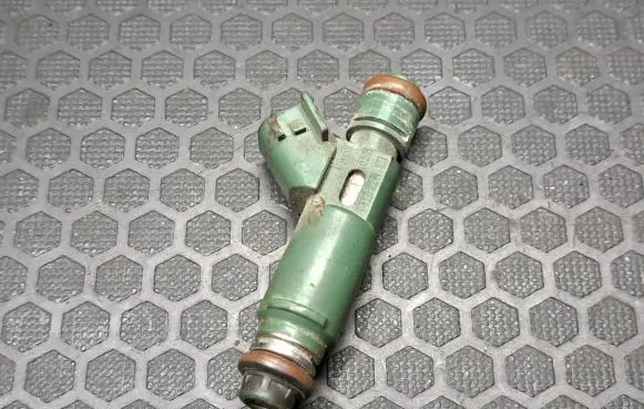 Volvo S60 Fuel injector 9470229