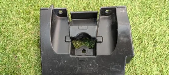 Volvo XC60 Fender mounting bracket 32216697