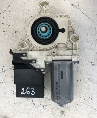 Volkswagen PASSAT B6 Front door window regulator with motor 1K0959703P 974195113