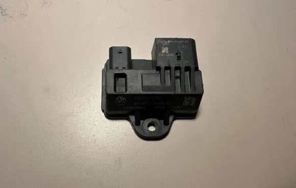 BMW 5 GT F07 Glow plug pre-heat relay 8519472 E2110021046 150918