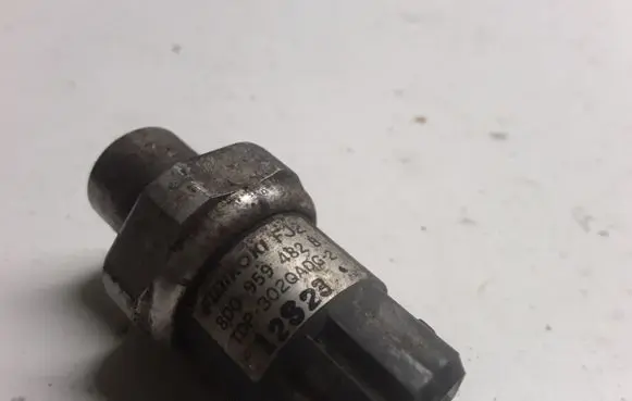 Audi A6 S6 C5 4B Air conditioning (A/C) pressure sensor 8D0959482B TDP302QADG2