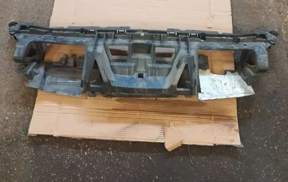 Peugeot 5008 Radiator trim 9670032980
