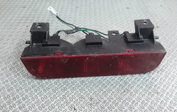 Third/center stoplight