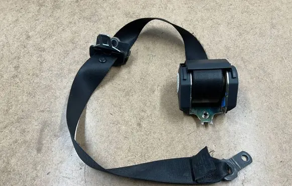 BMW 3 E46 Front seatbelt 72118207955 8207955