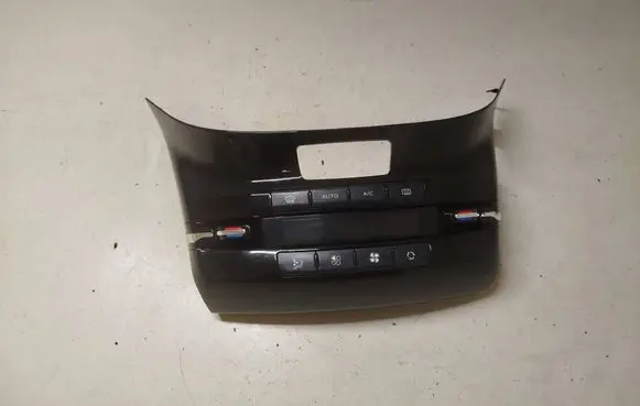 Peugeot 208 I Climate control unit 96722471XU