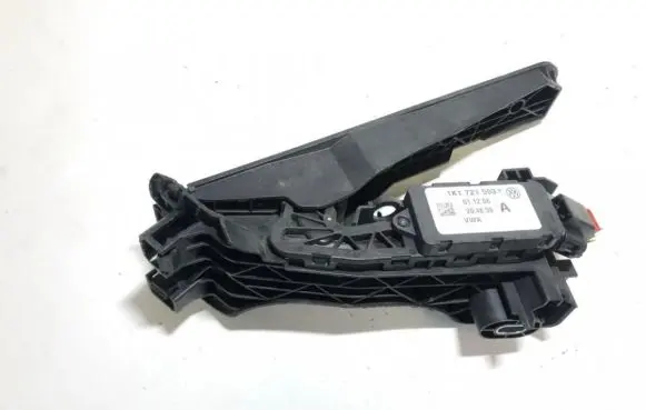 Audi A3 S3 8P Accelerator throttle pedal 1k1721503p