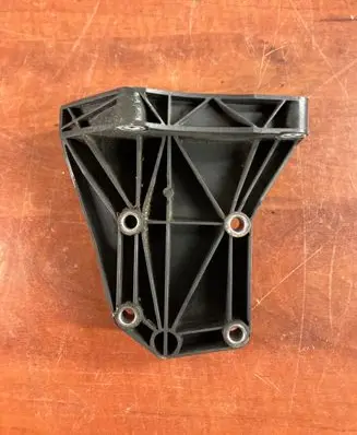 BMW 5 E60 E61 A/C compressor mount bracket 7792202 1401181