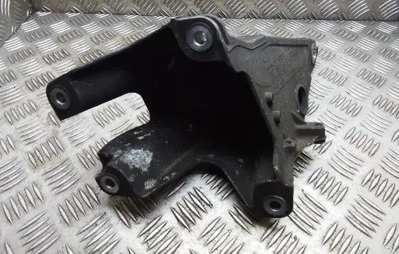 Volkswagen Transporter - Caravelle T5 Engine mounting bracket 7H0199370B 7H0199370F