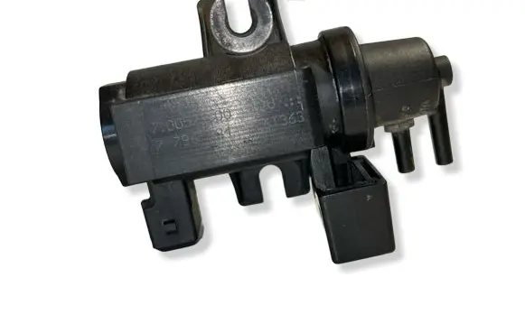 BMW 3 E90 E91 Turbo solenoid valve 7796634