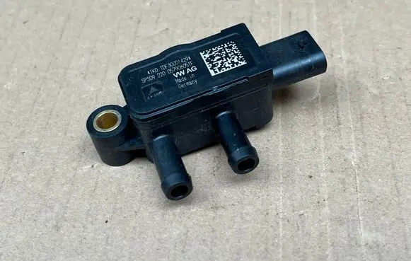Volkswagen Polo V 6R Rear glass lock/latch E378 1K0TDF30C01429
