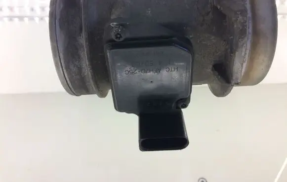 Audi A6 S6 C5 4B Mass air flow meter 059906461G