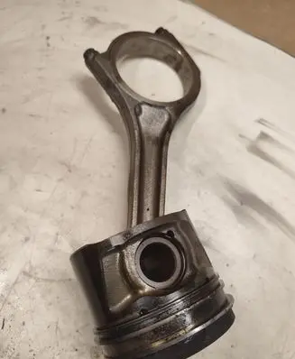 Jaguar S-Type Piston with connecting rod