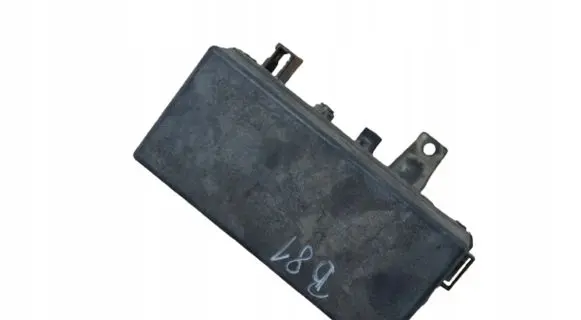 Nissan Navara D40 Fuse module 63564198