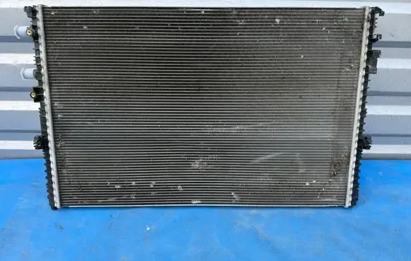 Audi Q7 4M Coolant radiator 4M0145804BH