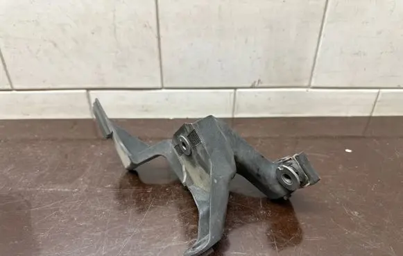 Audi TT TTS Mk2 Front bumper mounting bracket 8J0806540A
