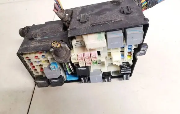 Ford Focus Fuse box set av6t14a142ab av6t-14a142-ab
