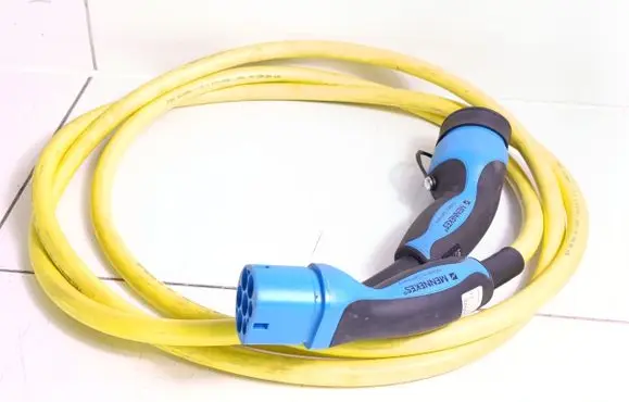 Mercedes-Benz EQC Electric car charging cable A0005832098