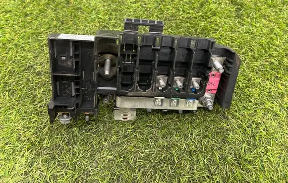 Mercedes-Benz B W246 W242 Fuse module A2465401350 A0035422319