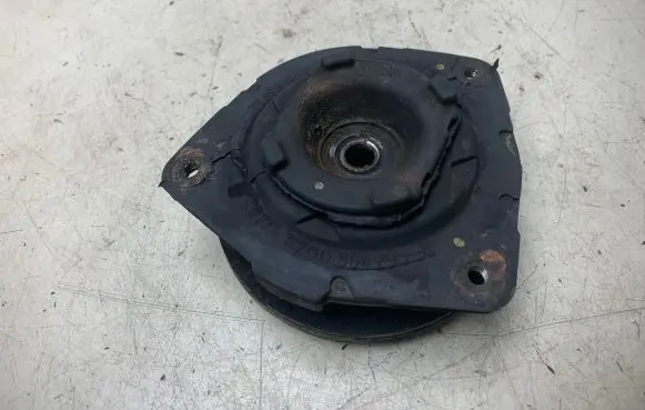 Renault Clio III Coil spring mount 8200504295