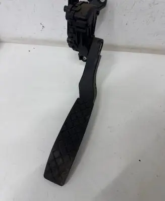 Volkswagen Touareg I Accelerator throttle pedal 7L6723507J