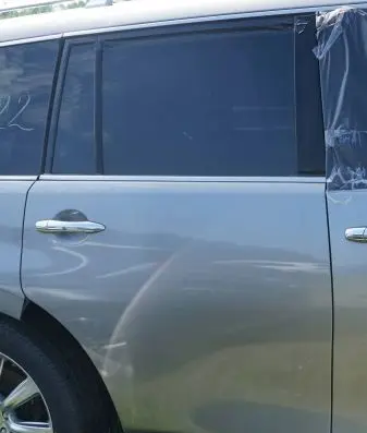 Infiniti QX80 Rear door