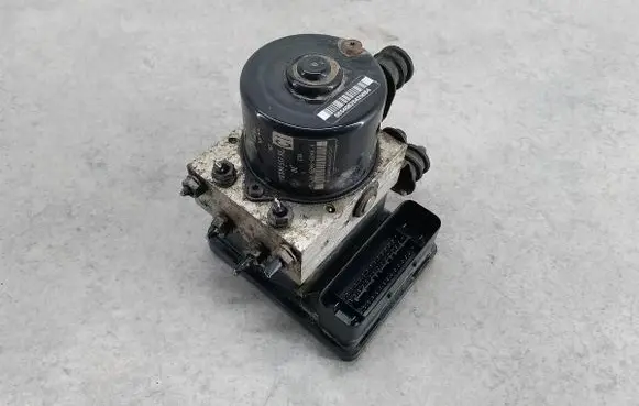Volkswagen Golf V ABS Pump 