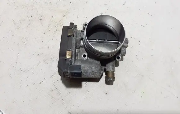 BMW 5 F10 F11 Throttle valve 7597871