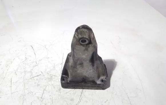 Mercedes-Benz S W220 Engine mounting bracket 6282230004