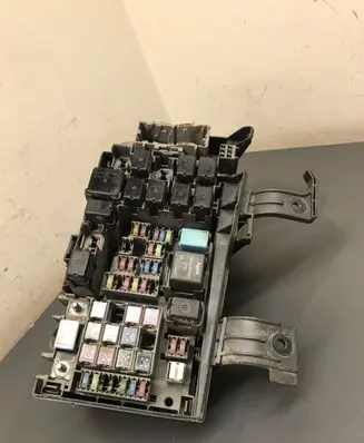 Toyota Avensis T220 Fuse module