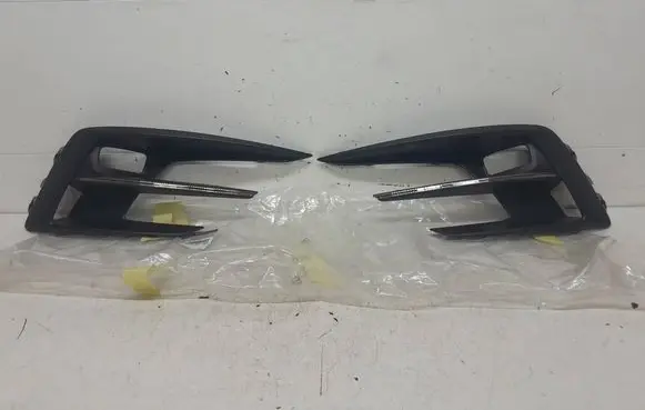 Renault Megane IV Front bumper lower grill 261529724R 261A21573R 261A33578R