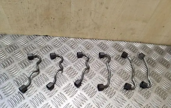 Fuel injector supply line/pipe