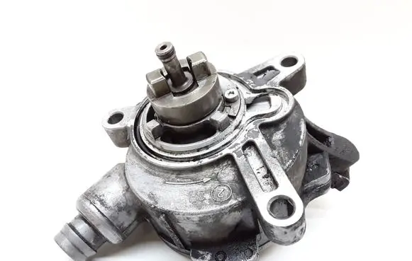 Volvo V70 Vacuum pump 08658230
