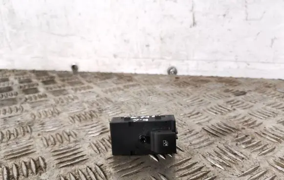 Opel Mokka Electric window control switch 13301888