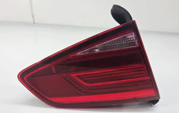 Volkswagen PASSAT B8 Tailgate rear/tail lights 