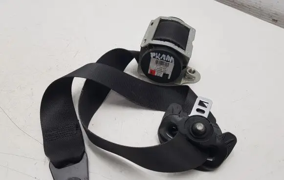 Mini One - Cooper R50 - 53 Front seatbelt 601028900D 7118129