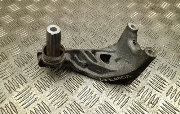 Volkswagen Transporter - Caravelle T6 Engine mounting bracket 04L199207H