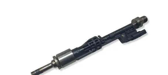 BMW X3 F25 Fuel injector 7597870
