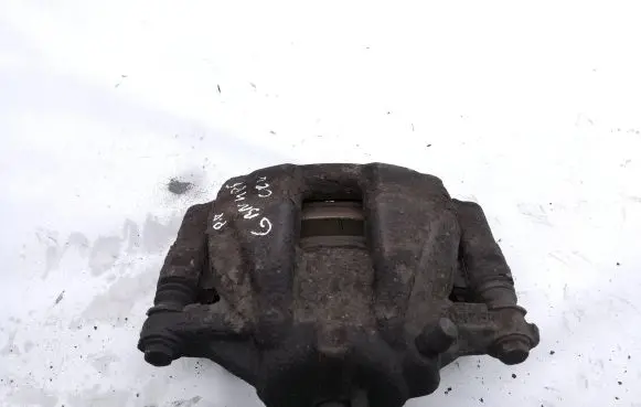 Honda CR-V Front brake caliper