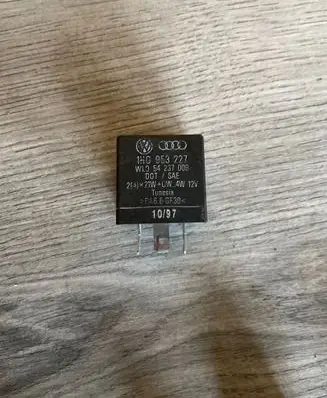 Volkswagen Golf III Other relay 1H0953227 54237009