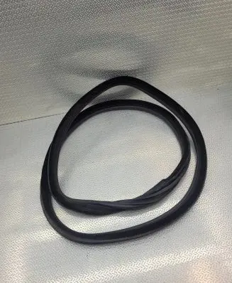 BMW 4 F36 Gran coupe Rear door rubber seal (on body) 7401893