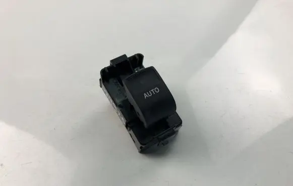 Toyota Prius (XW30) Electric window control switch 192801