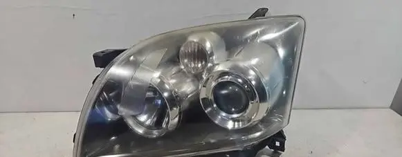 Toyota Avensis T250 Headlight/headlamp